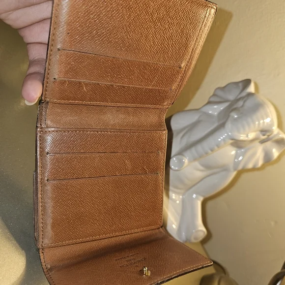 242 Louis Vuitton wallet - Picture 6 of 8